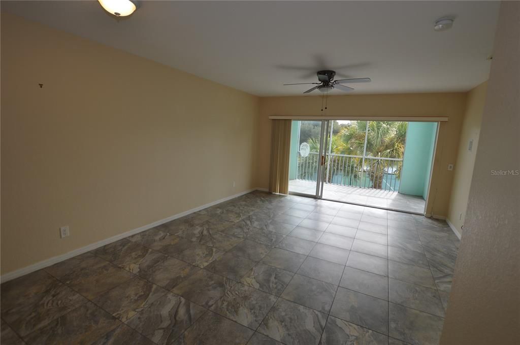 For Sale: $149,000 (2 beds, 2 baths, 1024 Square Feet)