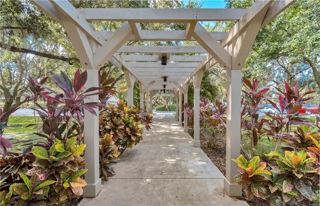 For Sale: $149,000 (2 beds, 2 baths, 1024 Square Feet)