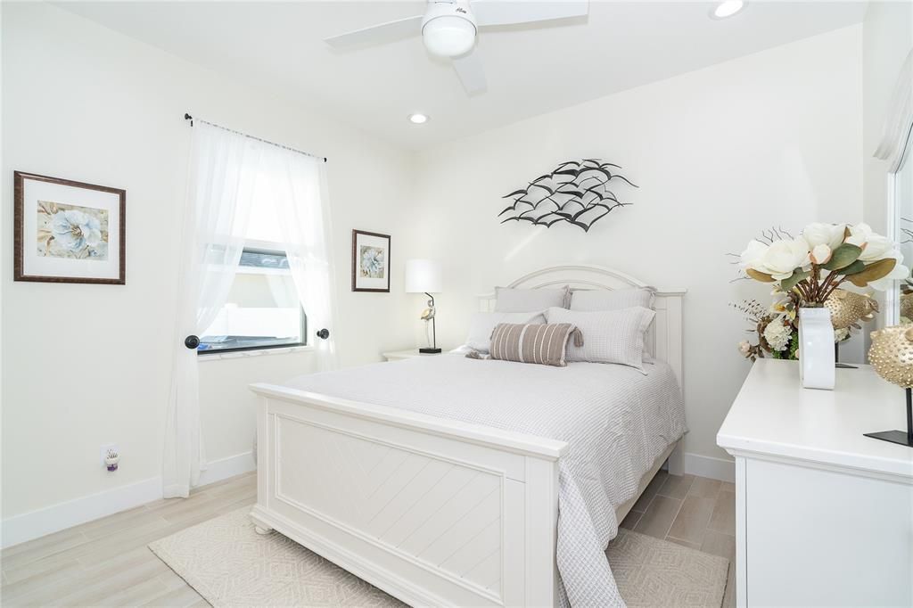 На продажу: $675,000 (3 спален, 2 ванн, 2004 Квадратных фут)