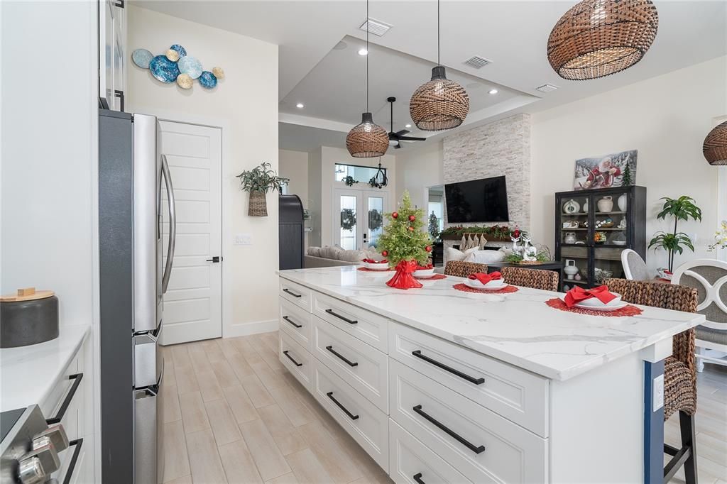 На продажу: $675,000 (3 спален, 2 ванн, 2004 Квадратных фут)