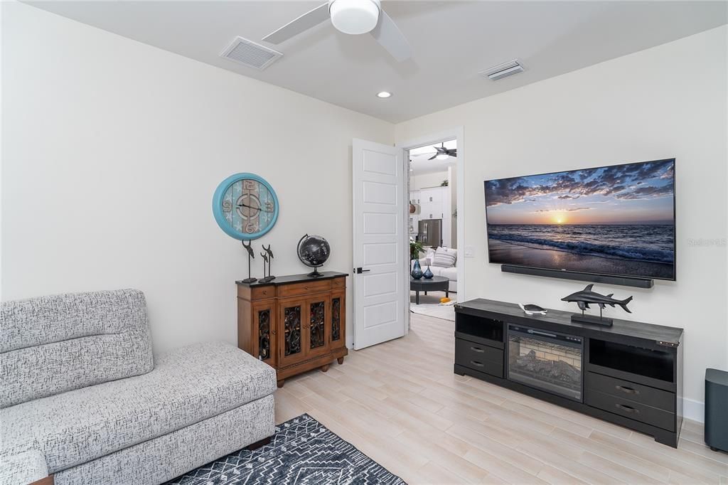 На продажу: $675,000 (3 спален, 2 ванн, 2004 Квадратных фут)