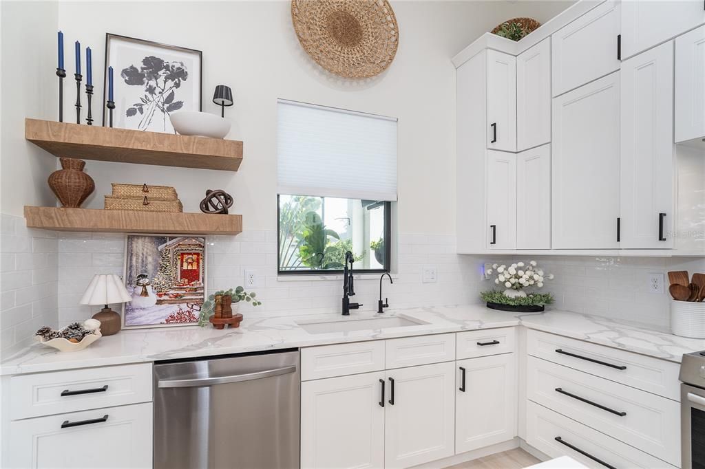 На продажу: $675,000 (3 спален, 2 ванн, 2004 Квадратных фут)