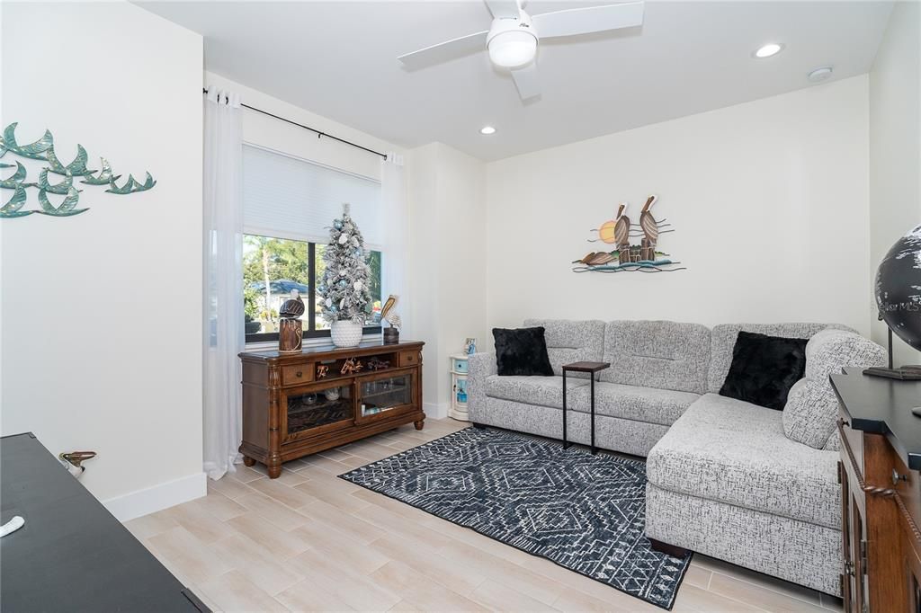 На продажу: $675,000 (3 спален, 2 ванн, 2004 Квадратных фут)