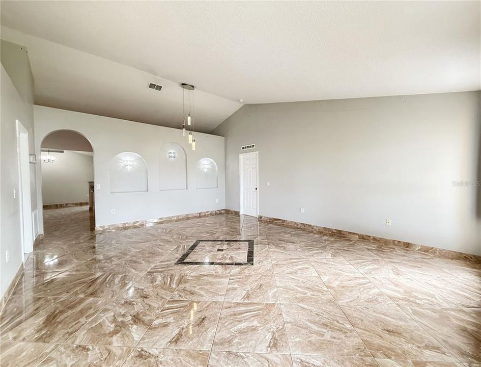 待售: $334,900 (4 贝兹, 2 浴室, 2088 平方英尺)