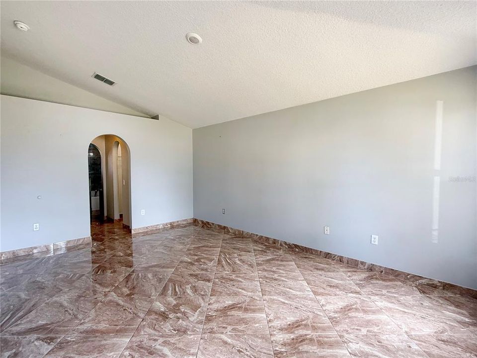 待售: $334,900 (4 贝兹, 2 浴室, 2088 平方英尺)