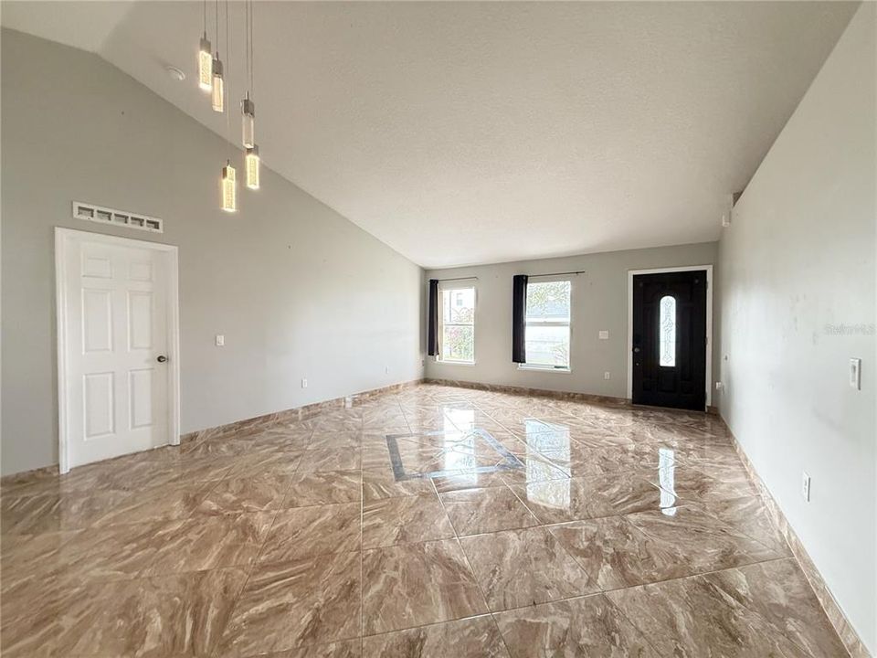 待售: $334,900 (4 贝兹, 2 浴室, 2088 平方英尺)