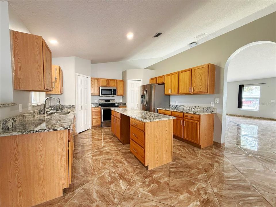 待售: $334,900 (4 贝兹, 2 浴室, 2088 平方英尺)