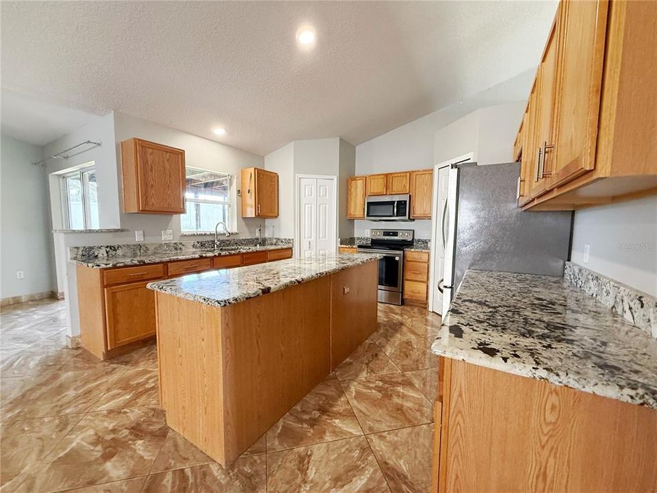 待售: $334,900 (4 贝兹, 2 浴室, 2088 平方英尺)