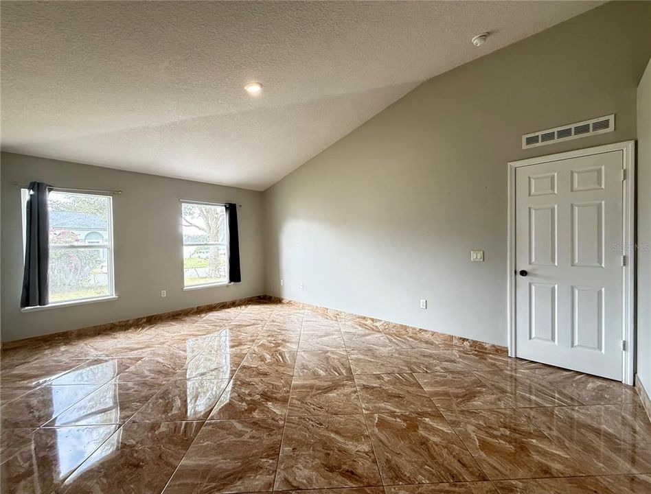 待售: $334,900 (4 贝兹, 2 浴室, 2088 平方英尺)