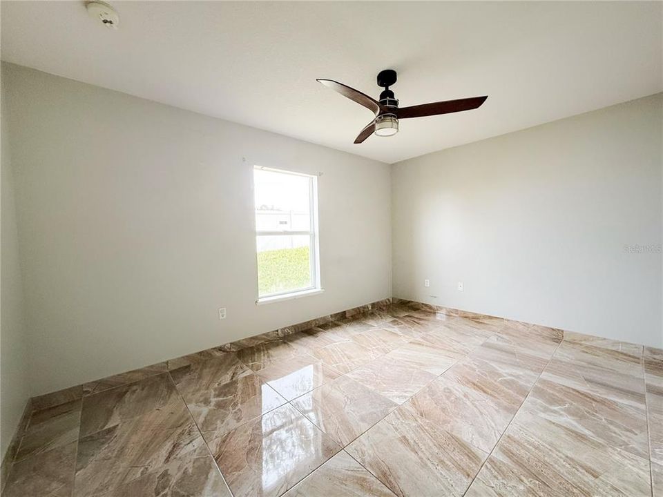 待售: $334,900 (4 贝兹, 2 浴室, 2088 平方英尺)