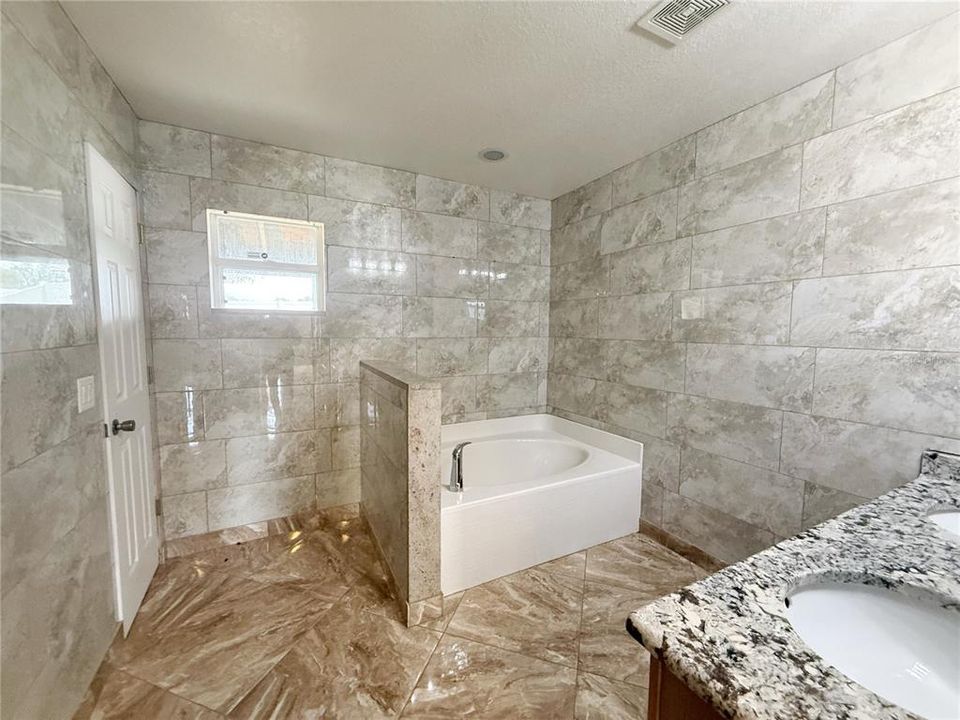 待售: $334,900 (4 贝兹, 2 浴室, 2088 平方英尺)