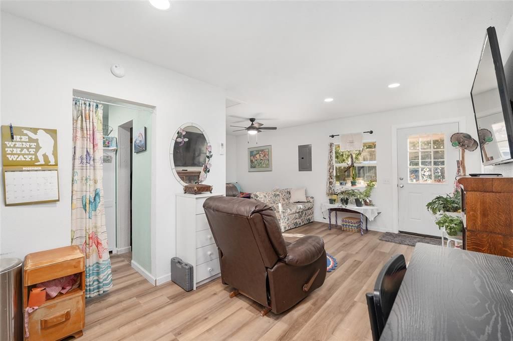 待售: $310,000 (3 贝兹, 2 浴室, 1330 平方英尺)