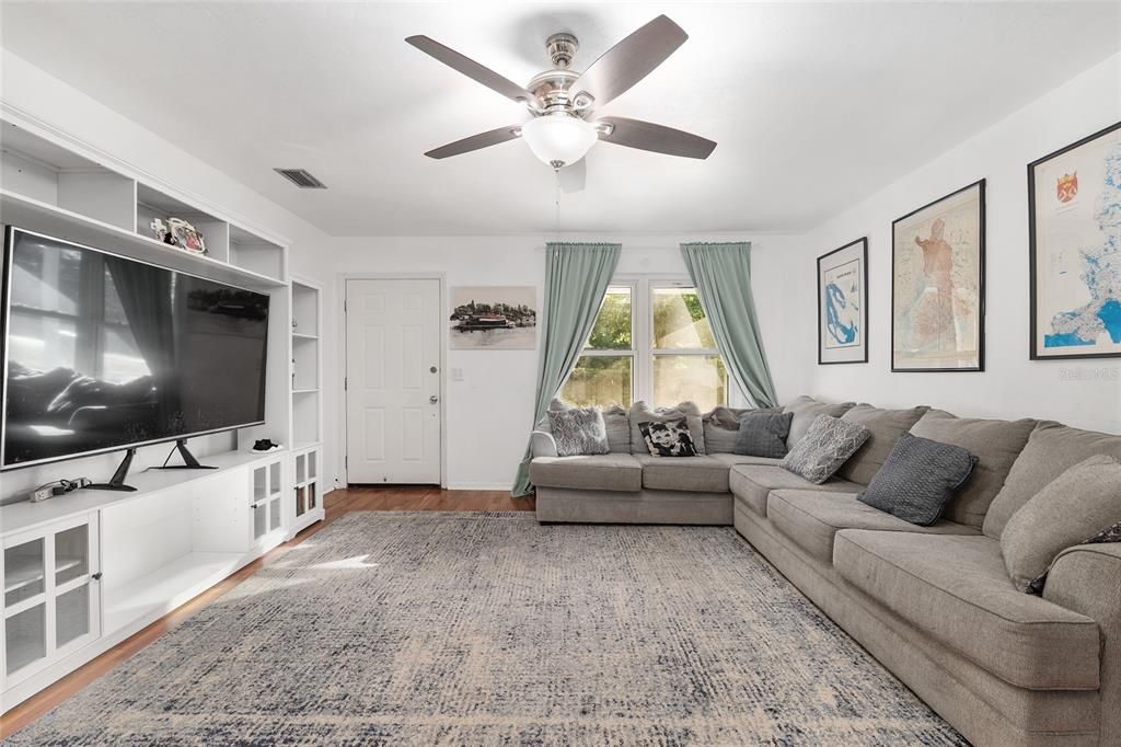 待售: $310,000 (3 贝兹, 2 浴室, 1330 平方英尺)