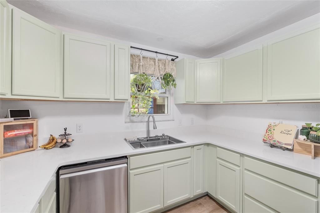 待售: $310,000 (3 贝兹, 2 浴室, 1330 平方英尺)