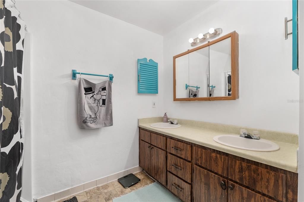 待售: $310,000 (3 贝兹, 2 浴室, 1330 平方英尺)