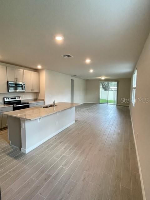For Rent: $2,145 (4 beds, 2 baths, 1682 Square Feet)
