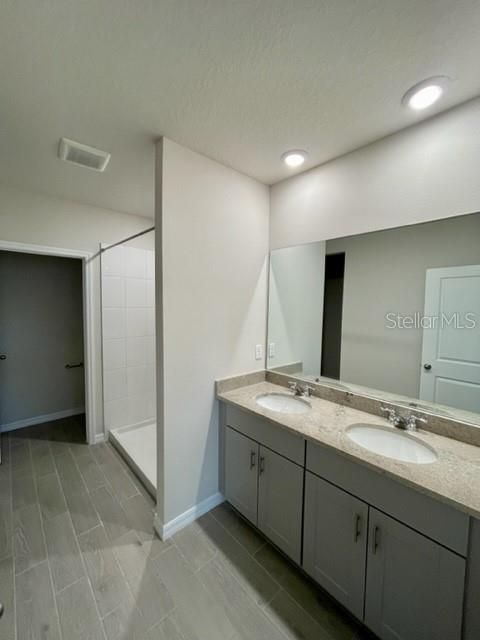 For Rent: $2,145 (4 beds, 2 baths, 1682 Square Feet)