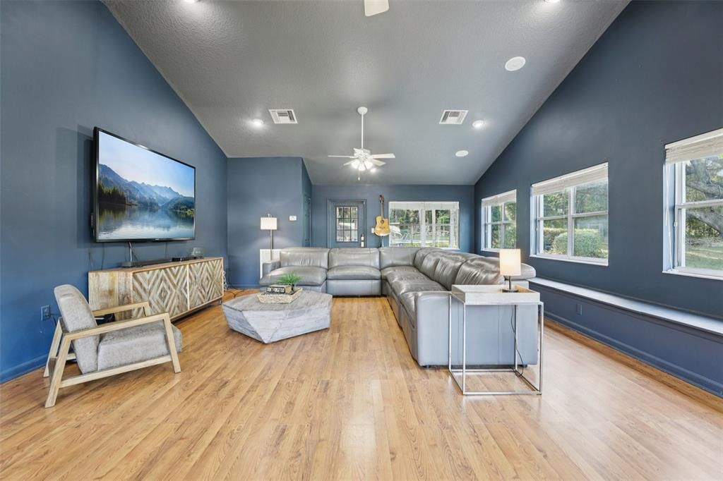 На продажу: $1,599,000 (5 спален, 4 ванн, 3824 Квадратных фут)