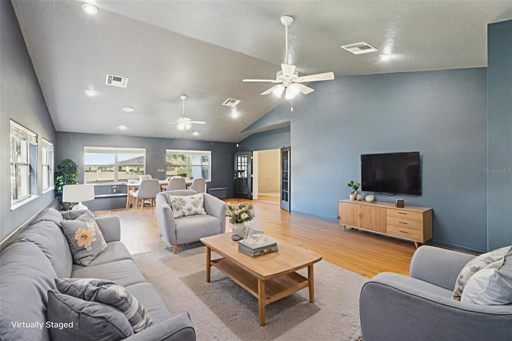 На продажу: $1,599,000 (5 спален, 4 ванн, 3824 Квадратных фут)