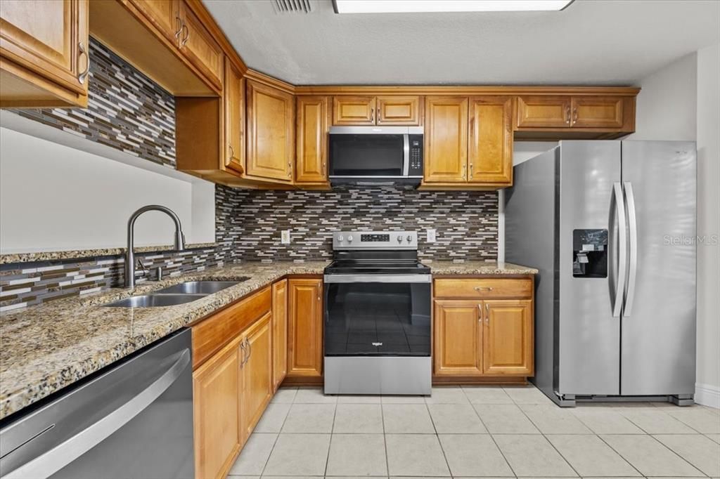 En Venta: $339,900 (2 camas, 2 baños, 939 Pies cuadrados)