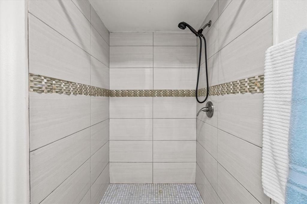 En Venta: $339,900 (2 camas, 2 baños, 939 Pies cuadrados)