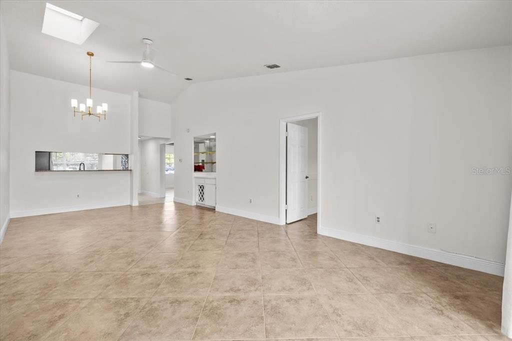 En Venta: $339,900 (2 camas, 2 baños, 939 Pies cuadrados)