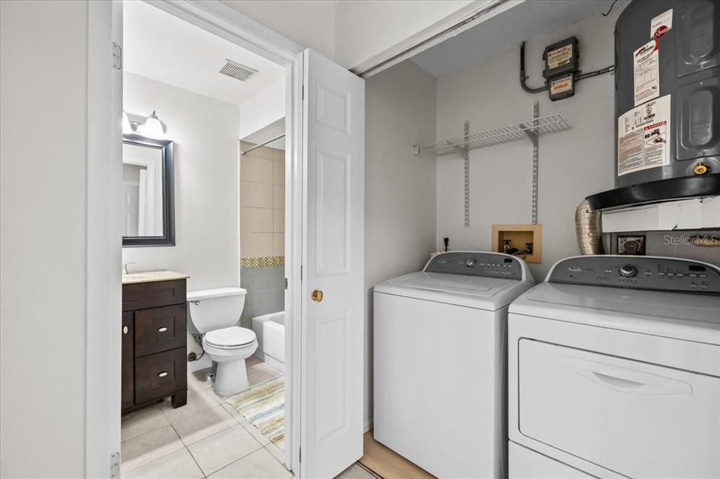 En Venta: $339,900 (2 camas, 2 baños, 939 Pies cuadrados)