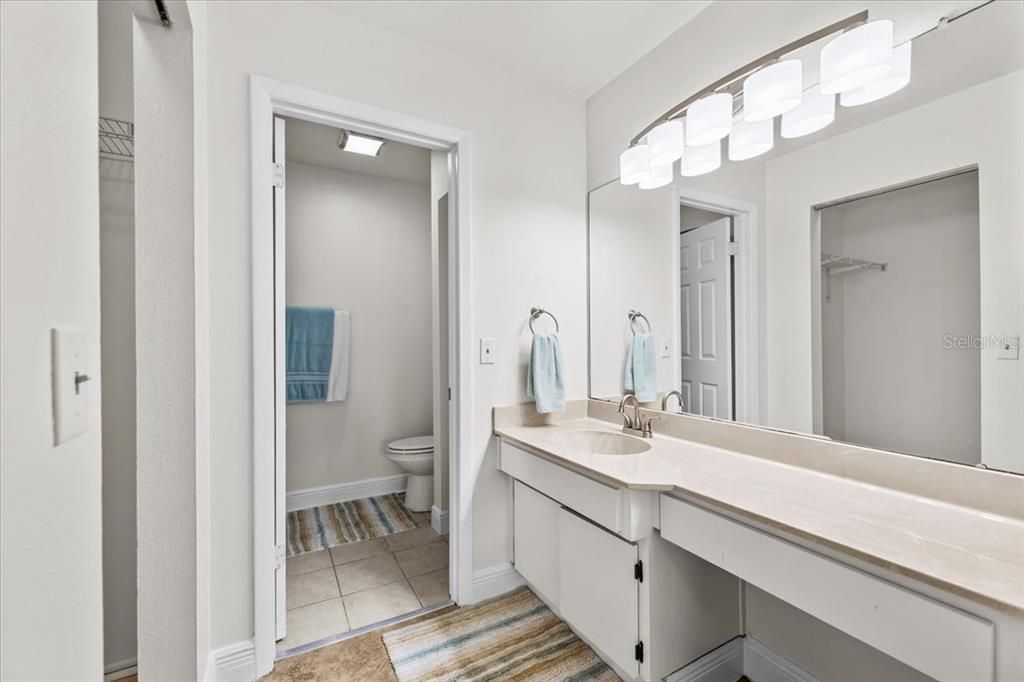 En Venta: $339,900 (2 camas, 2 baños, 939 Pies cuadrados)