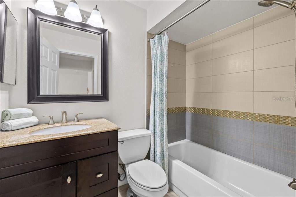 En Venta: $339,900 (2 camas, 2 baños, 939 Pies cuadrados)