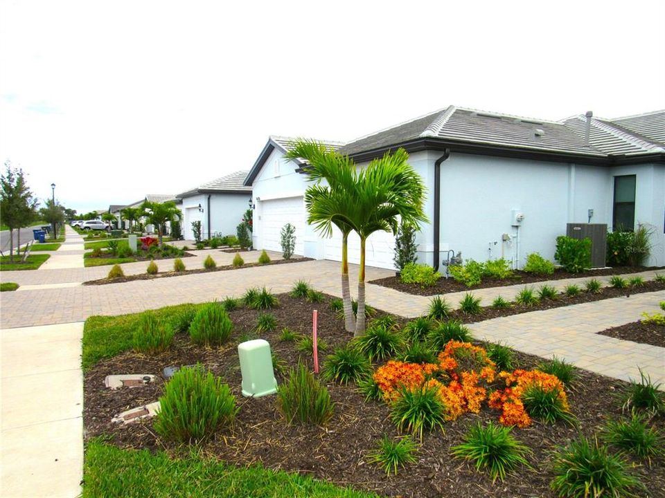 For Sale: $489,000 (2 beds, 2 baths, 1584 Square Feet)