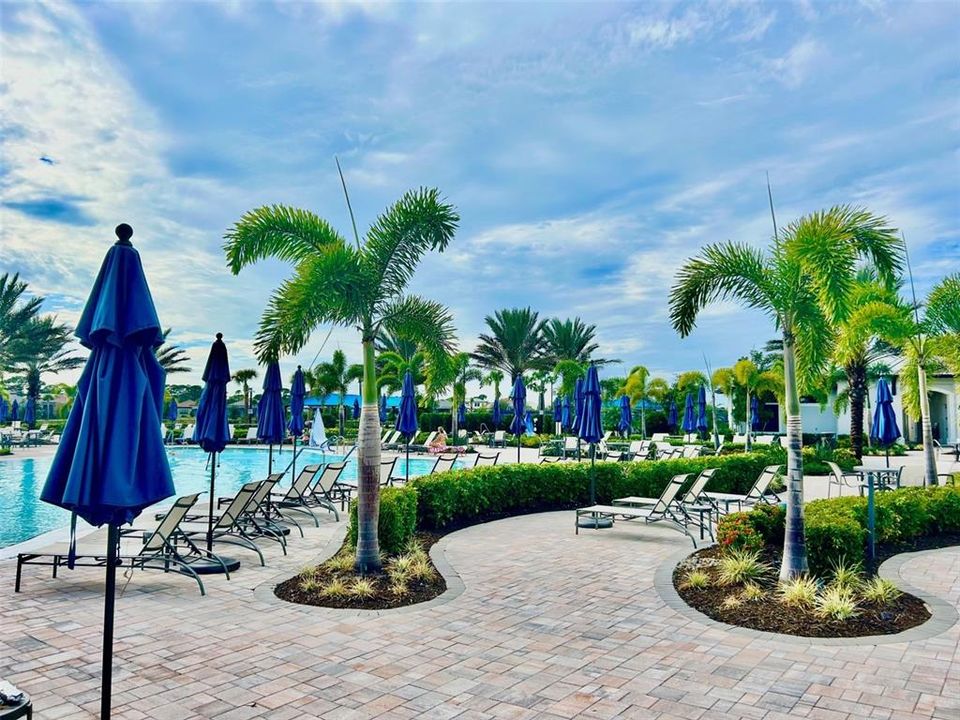 For Sale: $489,000 (2 beds, 2 baths, 1584 Square Feet)