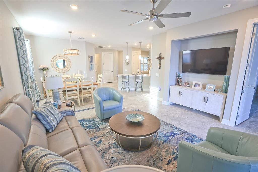 Active With Contract: $489,000 (2 beds, 2 baths, 1584 Square Feet)