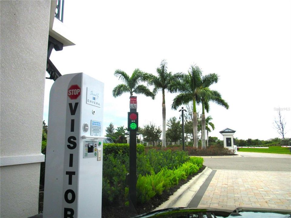 Active With Contract: $489,000 (2 beds, 2 baths, 1584 Square Feet)