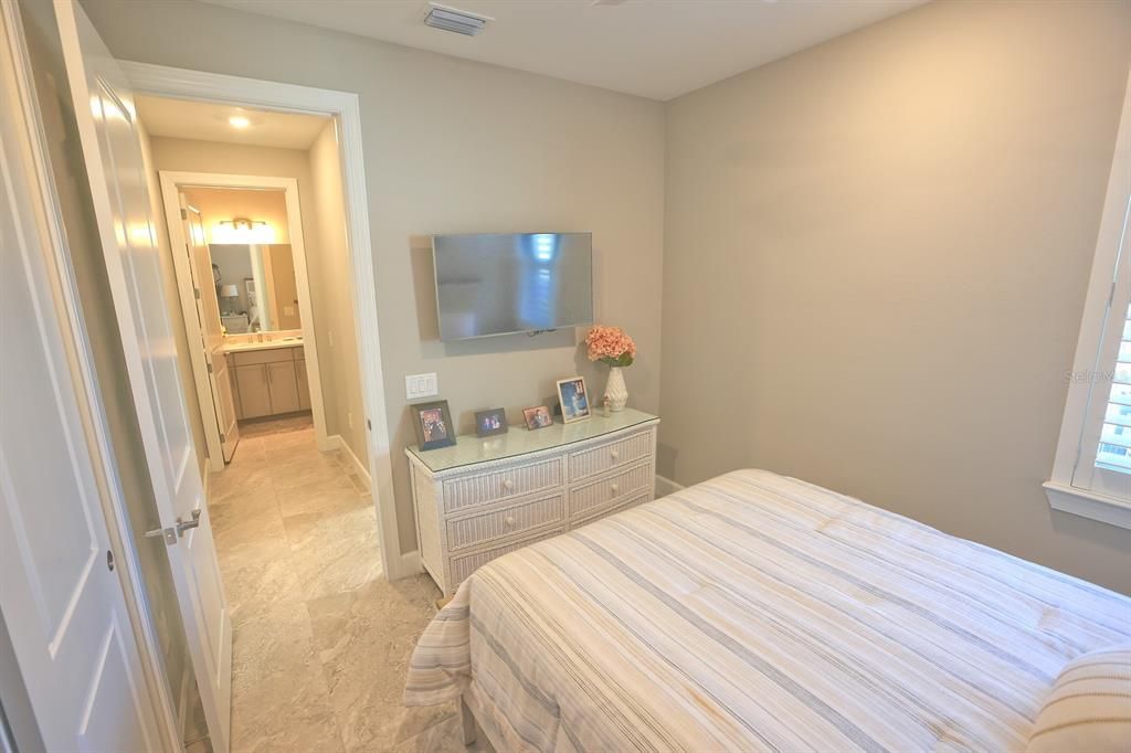 Active With Contract: $489,000 (2 beds, 2 baths, 1584 Square Feet)