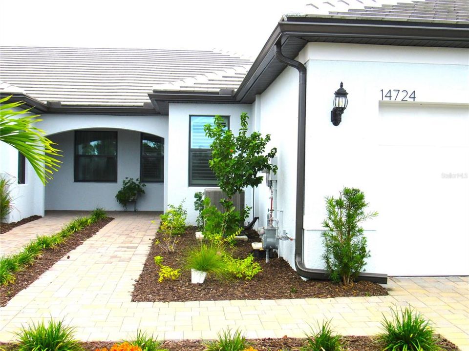 For Sale: $489,000 (2 beds, 2 baths, 1584 Square Feet)