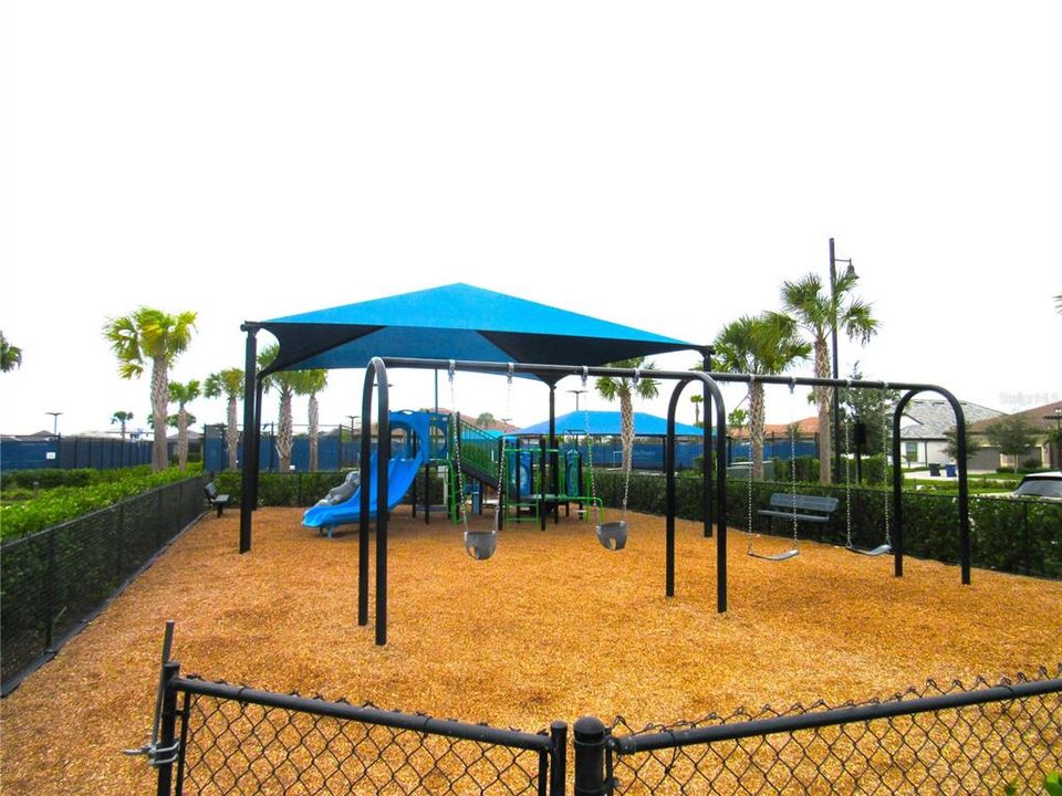 Active With Contract: $489,000 (2 beds, 2 baths, 1584 Square Feet)