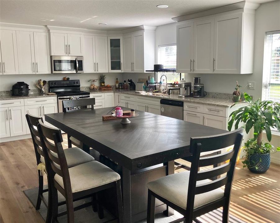 For Rent: $3,500 (3 beds, 2 baths, 1880 Square Feet)