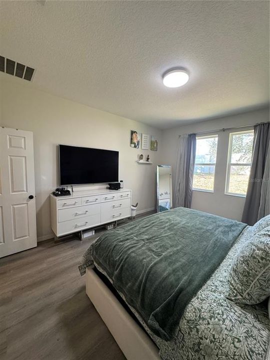 For Rent: $3,200 (4 beds, 2 baths, 1915 Square Feet)