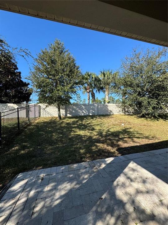 For Rent: $3,200 (4 beds, 2 baths, 1915 Square Feet)