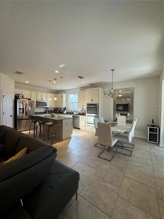 For Rent: $3,200 (4 beds, 2 baths, 1915 Square Feet)