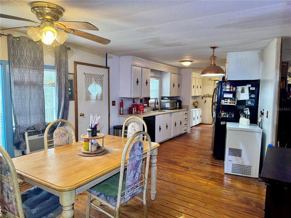 For Sale: $100,000 (3 beds, 2 baths, 1344 Square Feet)