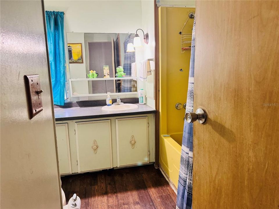 For Sale: $100,000 (3 beds, 2 baths, 1344 Square Feet)