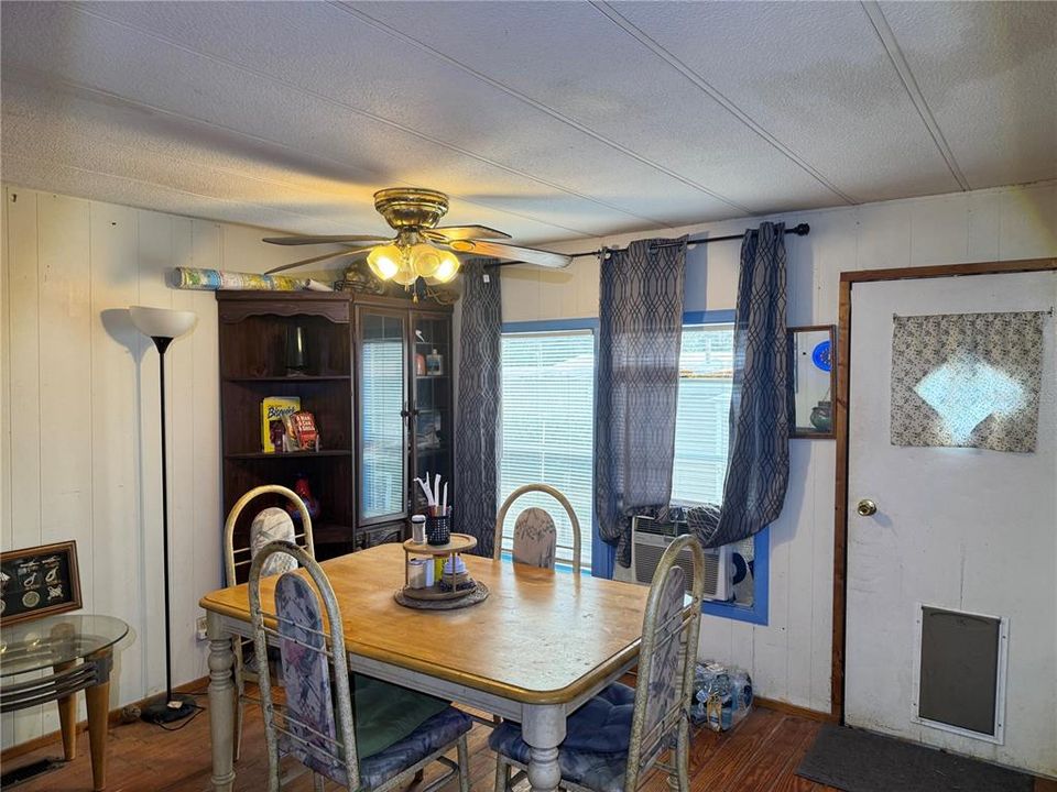 For Sale: $100,000 (3 beds, 2 baths, 1344 Square Feet)