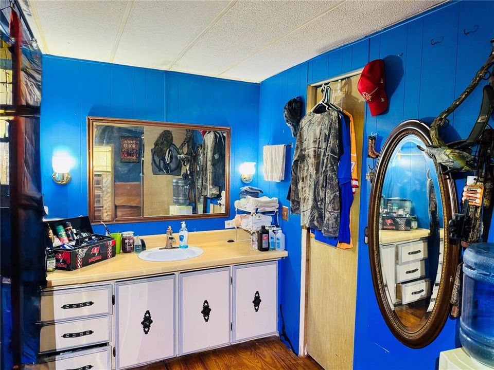 For Sale: $100,000 (3 beds, 2 baths, 1344 Square Feet)