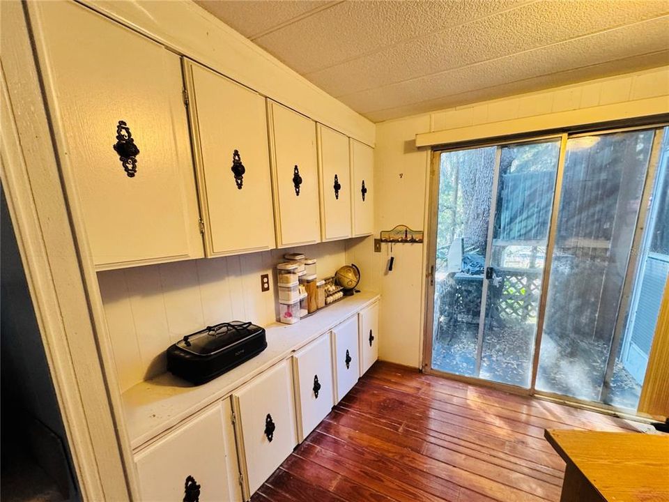 For Sale: $100,000 (3 beds, 2 baths, 1344 Square Feet)