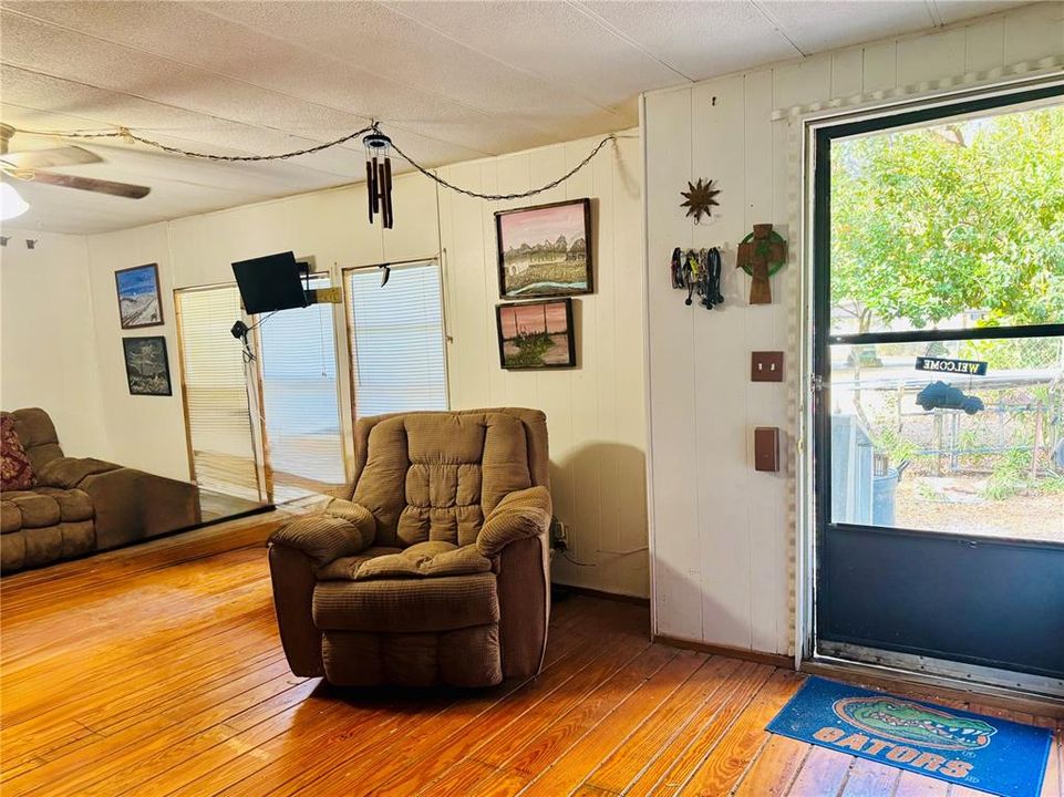 For Sale: $100,000 (3 beds, 2 baths, 1344 Square Feet)