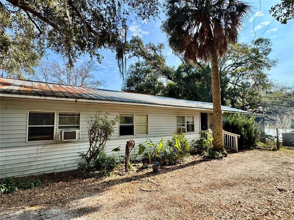 For Sale: $100,000 (3 beds, 2 baths, 1344 Square Feet)