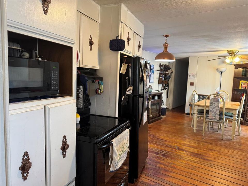 For Sale: $100,000 (3 beds, 2 baths, 1344 Square Feet)