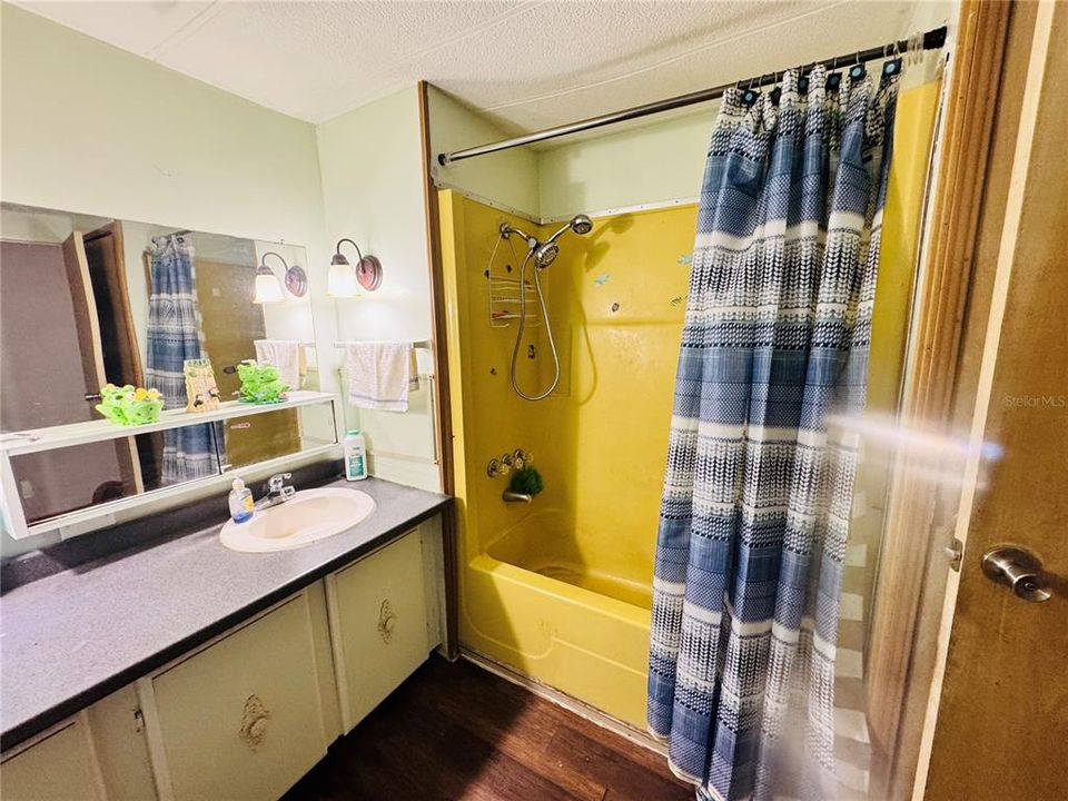 For Sale: $100,000 (3 beds, 2 baths, 1344 Square Feet)