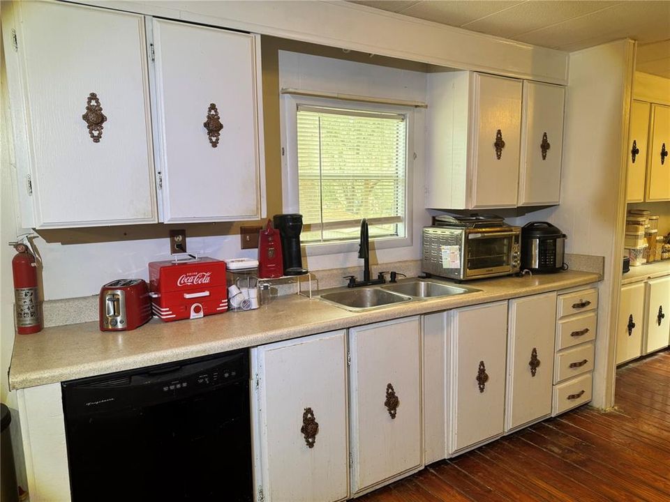 For Sale: $100,000 (3 beds, 2 baths, 1344 Square Feet)